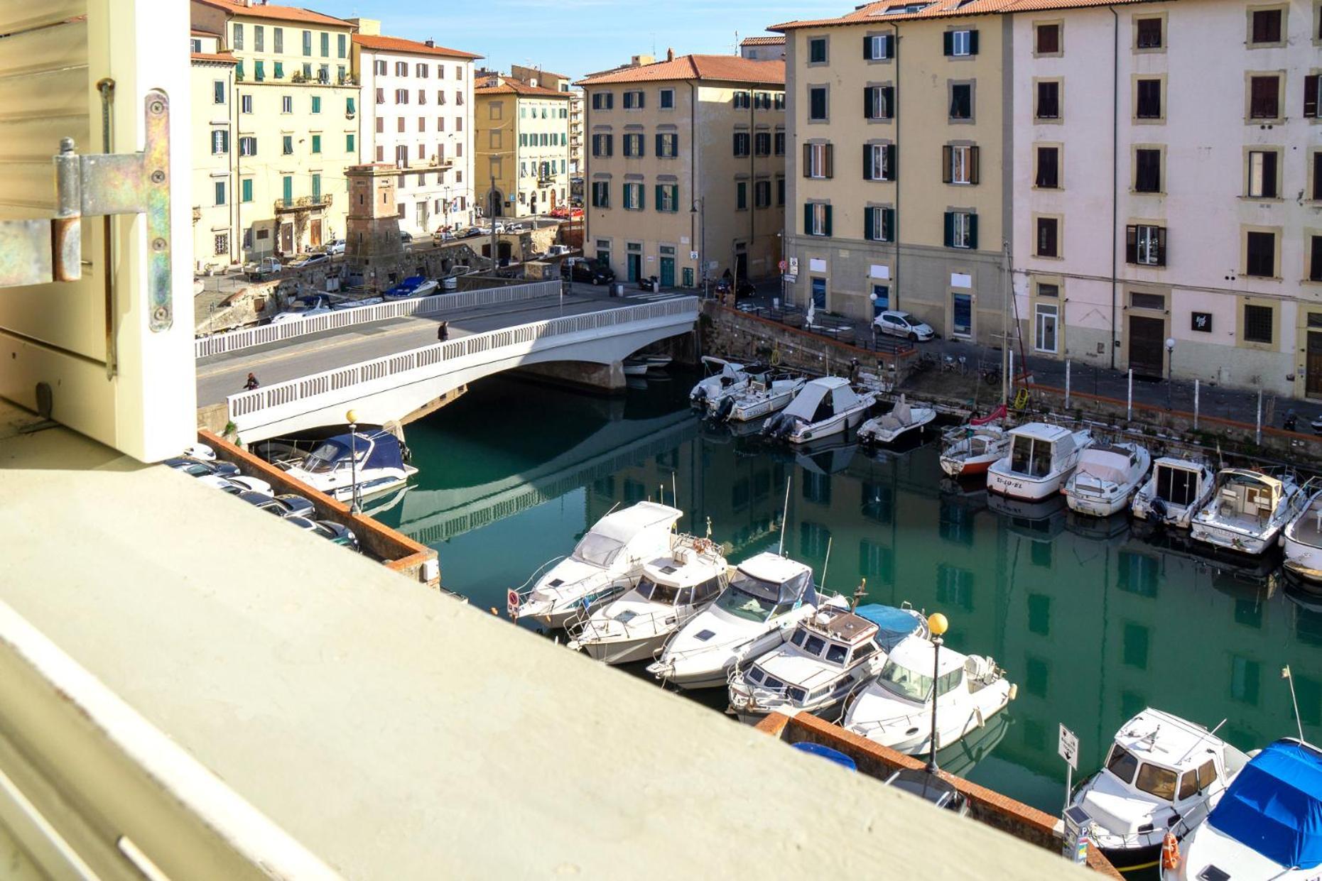 Near The Port-Elegante Appartamento Con Vista Sui Canali Livorno Exterior foto